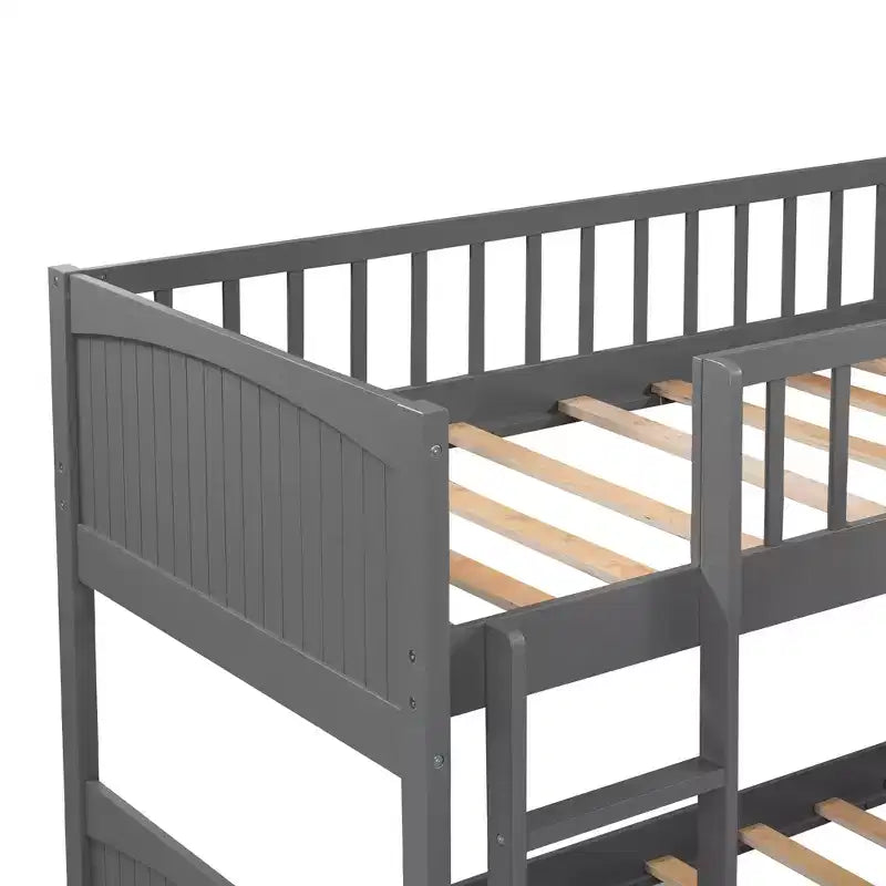Letto a castello triplo a L grigio/bianco, a due piani, 3 posti letto