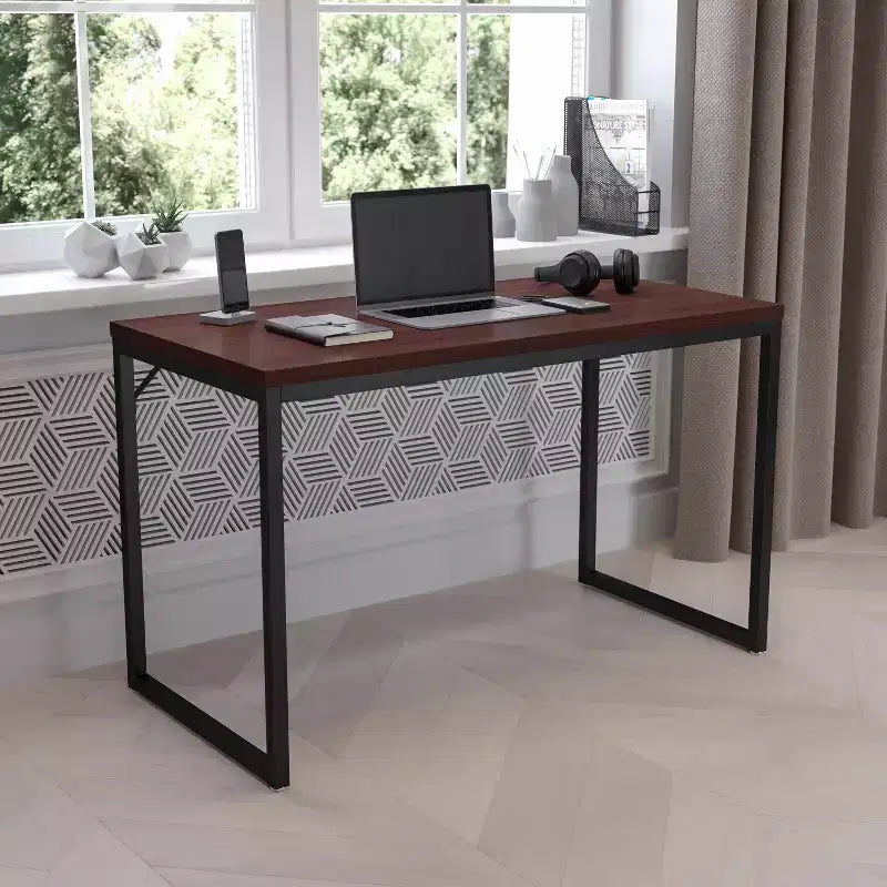 Scrivania industriale monoposto, 47", piano in mogano/acero/grigio rustico/noce, struttura nera/bianca
