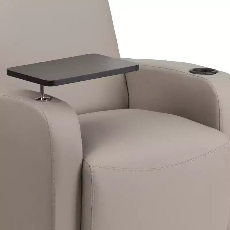Sedia per ospiti in LeatherSoft con bracciolo a tavoletta e portabicchieri, seduta singola
