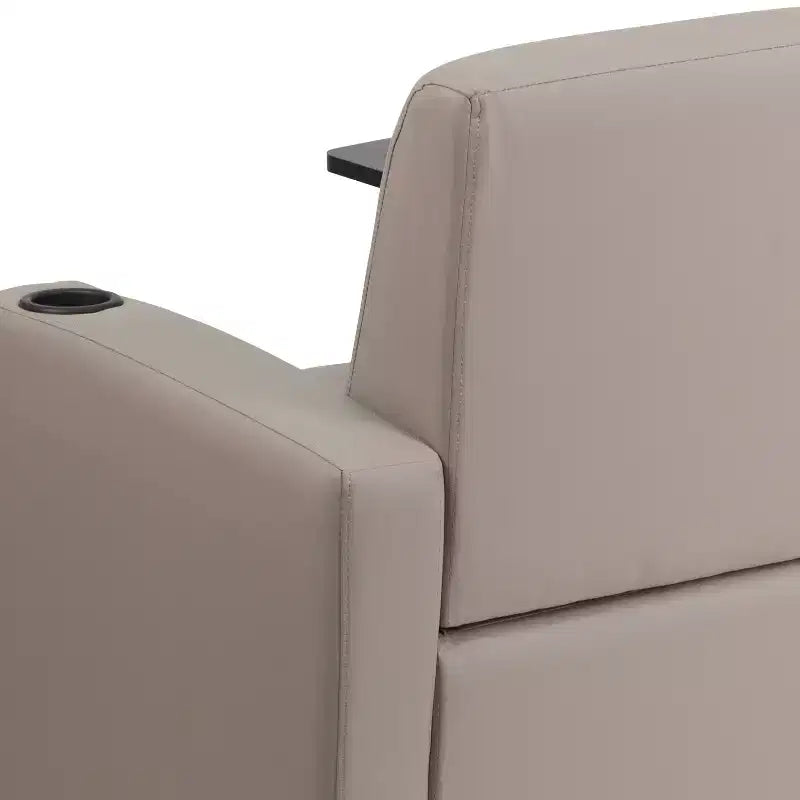 Sedia per ospiti in LeatherSoft con bracciolo a tavoletta e portabicchieri, seduta singola